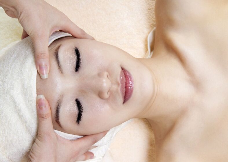masaža za napenjanje in pomlajevanje kože